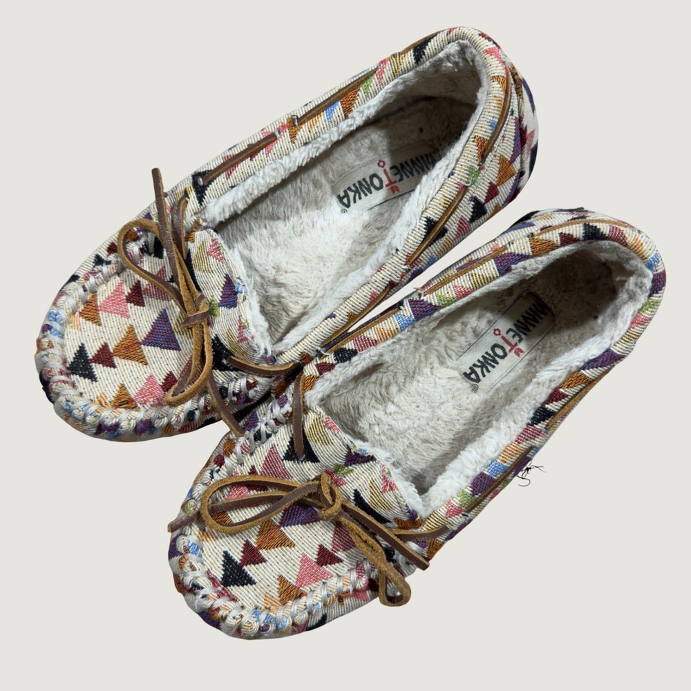 3096 | Minnetonka Geometric Print Faux Fur Moccasin Slippers Multicolor Womens 8